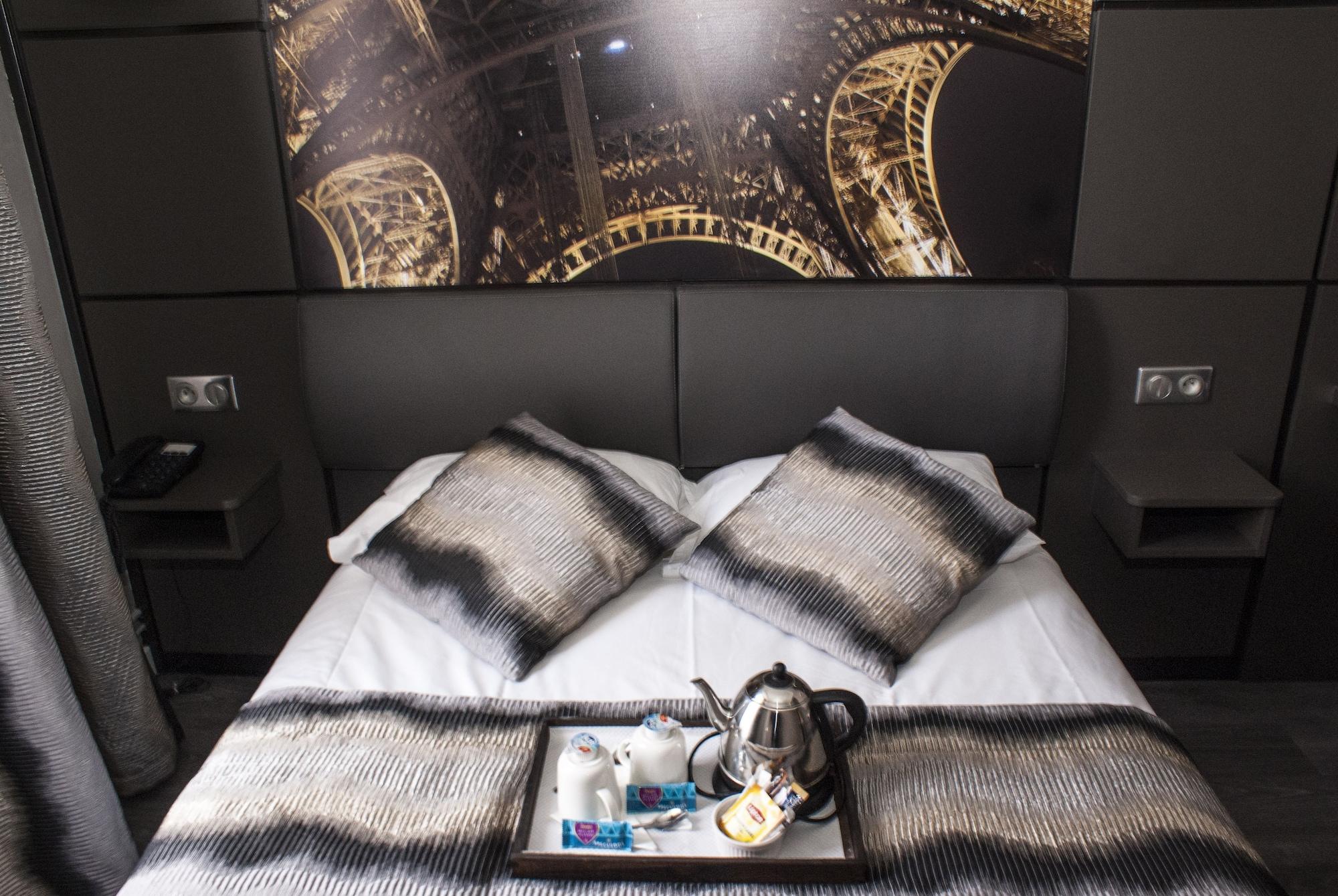 Hotel Carina Tour Eiffel 4*