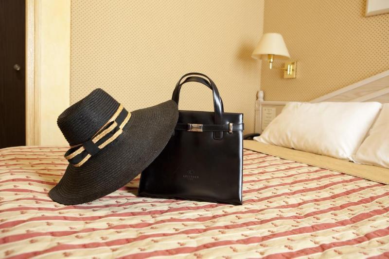 Carina Tour Eiffel Hotel 4*